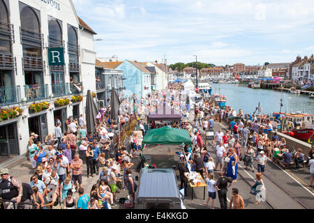 Street view presso Dorset festival di frutti di mare. Weymouth, Dorset Regno Unito Foto Stock