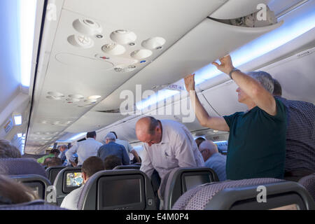 Melbourne Australia,Tullamarine International Airport,MEL,Qantas,compagnie aeree,aereo aereo aereo aereo aereo aereo aereo aereo aereo aereo aereo aereo aereo aereo commerciale, cabina passeggeri, onboar Foto Stock