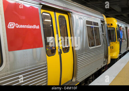 Brisbane Australia CBD, stazione centrale, QueenslandRail, ferrovia, treno, piattaforma, AU140317005 Foto Stock