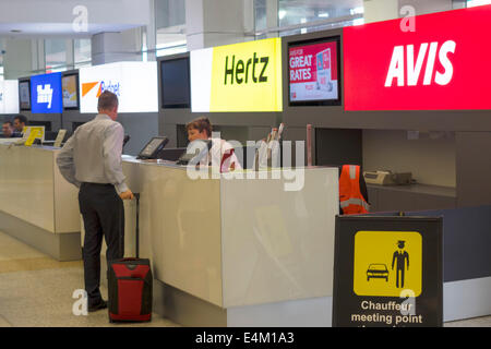 Melbourne Australia,Tullamarine International Airport,MEL,terminal,noleggio auto,competizione,aziende,distretto,bancone,Avis,Hertz,Budget,Thrifty Foto Stock