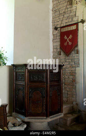 Il pulpito, San Pietro e la chiesa di San Paolo, maggiordomi Marston, Warwickshire, Inghilterra, Regno Unito Foto Stock