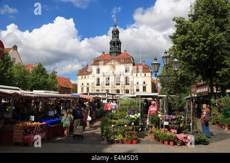 Mercato Weekley di fronte al municipio, Lueneburg, Lüneburg, Bassa Sassonia, Germania, Europa Foto Stock