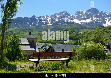 Punto di vista di montagna nei Pirenei spagnoli Foto Stock