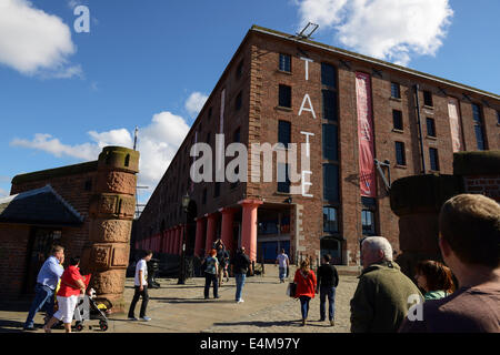 Il Tate Liverpool art gallery edificio all'Albert Dock Liverpool Regno Unito Foto Stock