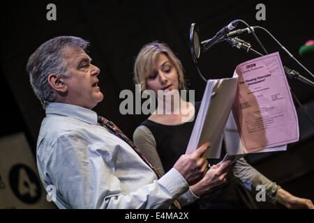 La registrazione della BBC Radio 4's "Missing Hancocks' interpretato da Kevin McNally. BBC Broadcasting House, Radio Theatre, Primavera 2014 Foto Stock