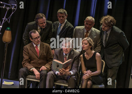 La registrazione della BBC Radio 4's "Missing Hancocks' interpretato da Kevin McNally. BBC Broadcasting House, Radio Theatre, Primavera 2014 Foto Stock