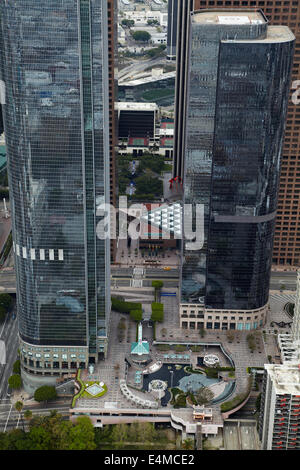 Due California Plaza (sinistra) e uno di California Plaza (a destra), il centro cittadino di Los Angeles, California, Stati Uniti d'America - aerial Foto Stock