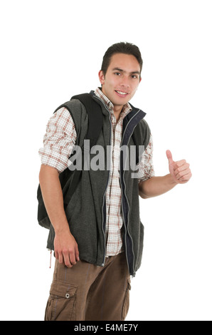 Bello il latino giovane uomo che indossa uno zaino e vest Foto Stock