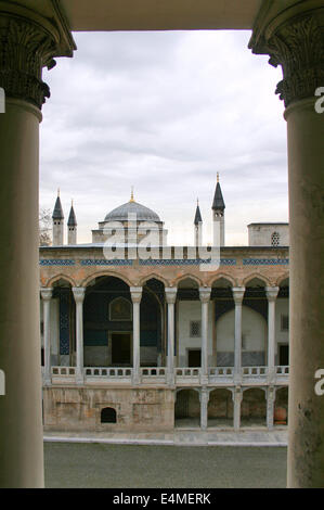 Chiosco piastrellato attraverso l'archeologia musei a Istanbul, Turchia Foto Stock