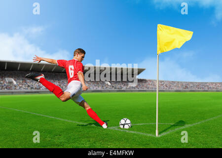 Giocatore di calcio assunzione di calcio d'angolo Foto Stock