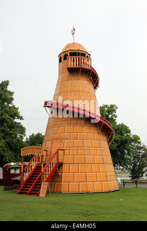 Libro del carter Helter Skelter fairground ride. Foto Stock