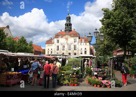 Mercato Weekley di fronte al municipio, Lueneburg, Lüneburg, Bassa Sassonia, Germania, Europa Foto Stock