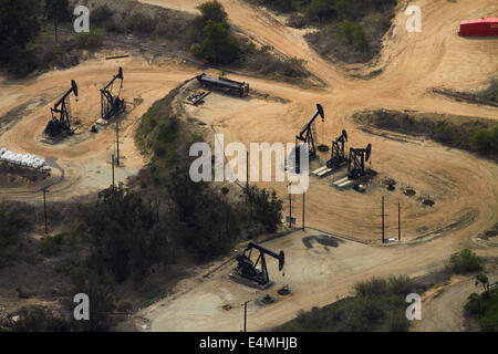 Olio, pumpjacks Inglewood campo petrolifero, nel centro di Los Angeles, California, Stati Uniti d'America - aerial Foto Stock