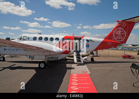 Farnborough, Regno Unito. Il 14 luglio 2014. LN-faggio KYV 300 Super King Air 350 ER norvegese missione speciale di controllo dell inquinamento aereo sul display a Farnborough Airshow internazionale. Credito: Keith Larby/Alamy Live News Foto Stock