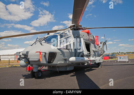 Farnborough, Regno Unito. Il 14 luglio 2014.Il NHIndustries NH90 è di medie dimensioni, twin-motore, multi-ruolo di elicotteri militari sul display a Farnborough International Airshow di credito: Keith Larby/Alamy Live News Foto Stock