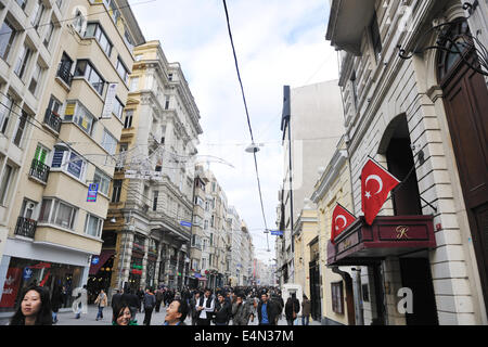 Donna visita antica Istanbul in Turchia Foto Stock