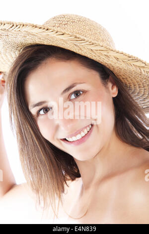 Donna sorridente nel cappello di paglia Foto Stock