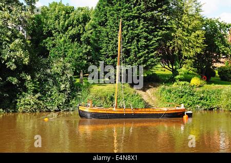 Tradizionale in legno barca a vela sul fiume Wye, Hereford, Herefordshire, Inghilterra, Regno Unito, Europa occidentale. Foto Stock