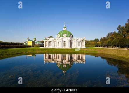 Grotto pavilion nel parco tsaritsyno Foto Stock