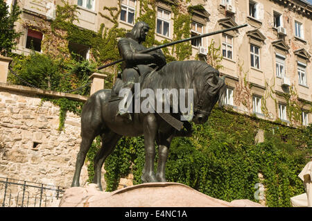 L'Europa, Croazia, Zagabria, bretella Hrvatskog Zmaja Street, George e la statua del drago Foto Stock