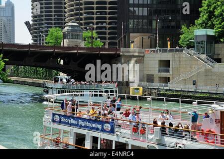 Architectural Tour in Barca crociera sul fiume Chicago. Foto Stock