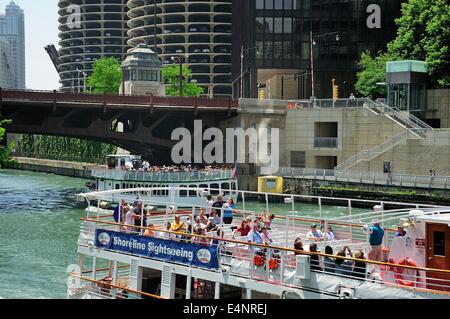 Architectural Tour in Barca crociera sul fiume Chicago. Foto Stock