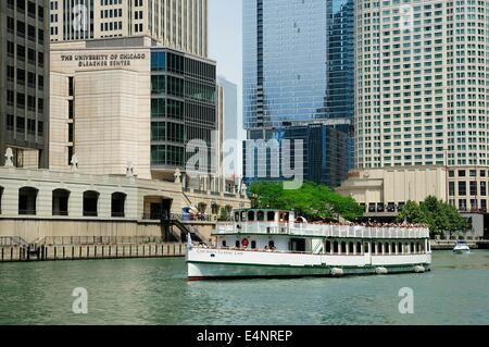 Architectural Tour in Barca crociera sul fiume Chicago. Foto Stock