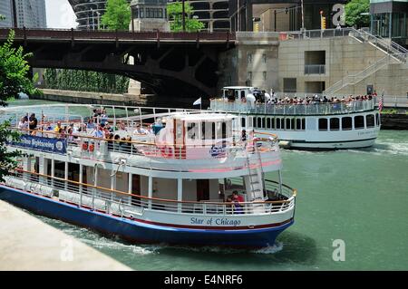 Architectural Tour in Barca crociera sul fiume Chicago. Foto Stock