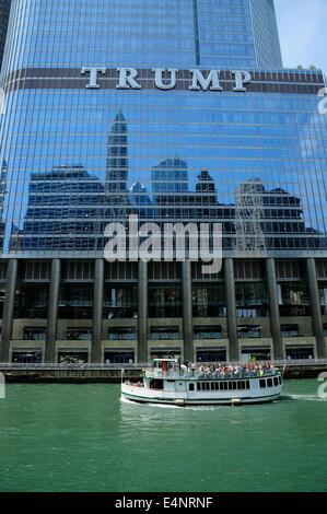 Architectural Tour in Barca crociera sul fiume Chicago. Foto Stock