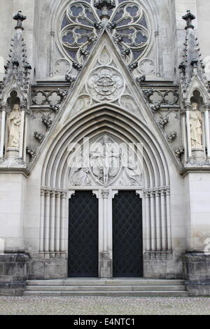 La facciata della facciata di San Venceslao nella cattedrale di Olomouc, Repubblica Ceca Foto Stock