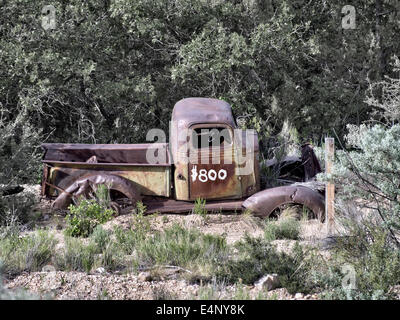 $800 scatafascio pick up truck nel deserto vicino a Tropic USA Utah Foto Stock