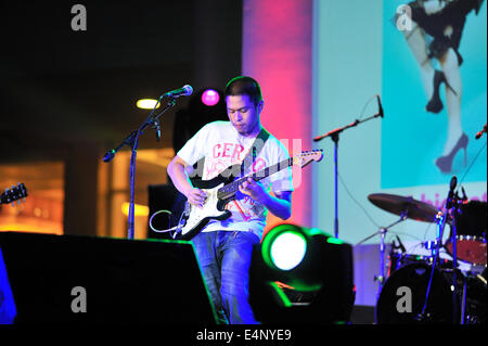 Concerto dal vivo in Ayala Center Cebu Filippine Foto Stock