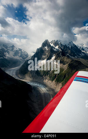 Visite turistiche volo in aeroplano sopra il massiccio del Monte Bianco, Rhone-Alp[es regione, Francia Foto Stock