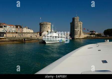 La Chaine, Torre delle catene e torri di San Nicola all'ingresso dell'antico porto di la Rochelle Charente-Maritime, Francia, Europa Foto Stock