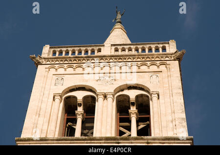 L'Europa, Croazia, Zadar, romanica cattedrale cattolica di Santa Anastasia (Katedrala Sveti Stošije - XIII secolo), la Torre Campanaria Foto Stock