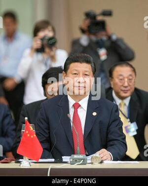 Fortaleza Brasile. Il 15 luglio 2014. Il presidente cinese Xi Jinping (anteriore) assiste il sesto vertice BRICS a Fortaleza Brasile, 15 luglio, 2014. Credito: Li Xueren/Xinhua/Alamy Live News Foto Stock