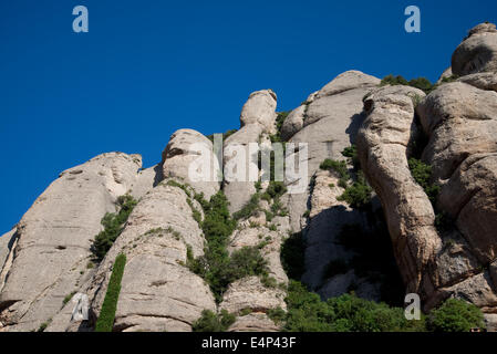 Montserrat è un multi-picco montagna in Spagna dove si trova l'Abbazia Benedettina con la Madonna nera Foto Stock