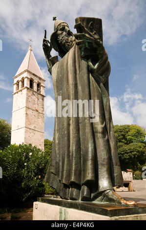 L'Europa, Croazia, Split, Ivan Mestrovic (Ivan Meštrović) statua di San Gregorius di Nin, decimo secolo slava leader religiosi Foto Stock