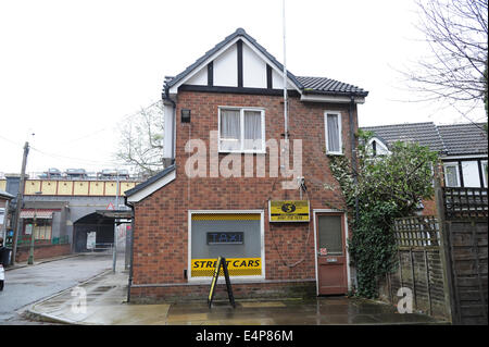 Street Cars office sul set di Coronation Street presso la ITV Granada Studios, Quay Street, Manchester, Regno Unito Foto Stock