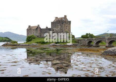 Eilean Donan Castle nelle Highlands della Scozia Foto Stock