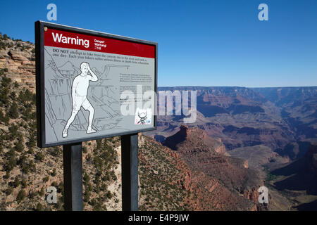 Segnale di avvertimento per il Bright Angel Trail, South Rim, il Grand Canyon, il Parco Nazionale del Grand Canyon, Arizona, Stati Uniti d'America Foto Stock