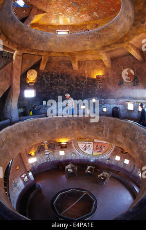 All'interno dell'antica torre di avvistamento (1932), la vista del deserto, East Rim Drive, il Parco Nazionale del Grand Canyon, Arizona, Stati Uniti d'America - fisheye Foto Stock