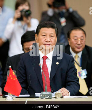 Fortaleza Brasile. Il 15 luglio 2014. Il presidente cinese Xi Jinping (anteriore) assiste il sesto vertice BRICS a Fortaleza Brasile, 15 luglio, 2014. © Li Xueren/Xinhua/Alamy Live News Foto Stock