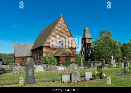 Vecchia chiesa di legno con una torre campanaria, Djursdala, Småland, Svezia Foto Stock