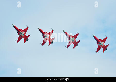 Volo di formazione della Patrouille Suisse con la Northrop F-5E Tiger II, Lago Festival 2014, Canton Zug, Svizzera Foto Stock