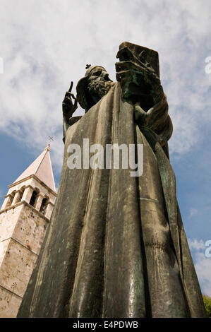 L'Europa, Croazia, Split, Ivan Mestrovic (Ivan Meštrović) statua di San Gregorius di Nin, decimo secolo slava leader religiosi Foto Stock