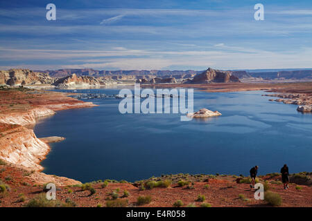 Persone dal lago Powell a Wahweap, vicino pagina, Arizona, (lontano litorale è in Utah), STATI UNITI Foto Stock