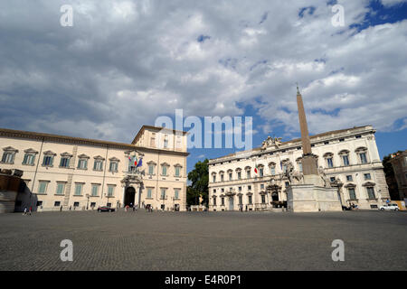 Italia, Roma, Piazza del Quirinale, Palazzo del Quirinale e Palazzo della consulta (Corte costituzionale) Foto Stock