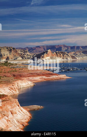 Il Lake Powell a Wahweap, vicino pagina, Arizona, (lontano litorale è in Utah), STATI UNITI Foto Stock