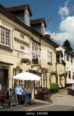 Regno Unito, Inghilterra, Shropshire, Ludlow, inferiore Broad Street, Wheatsheaf Inn Foto Stock